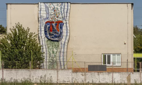 D022 Glazovaný keramický reliéf Ruce a květ